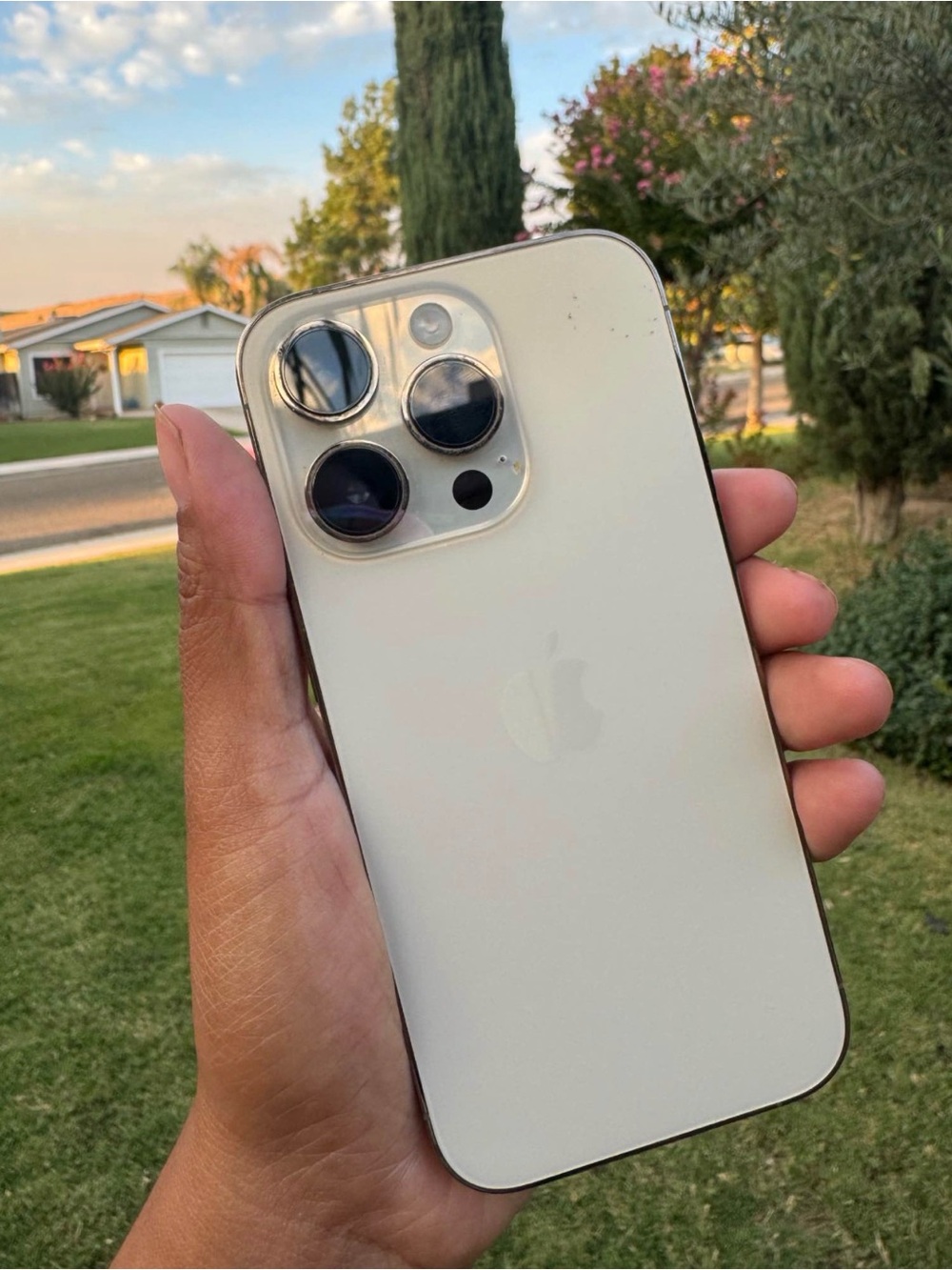 iPhone 14 Pro - Picture 4 of 5